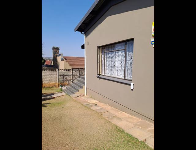 5 BEDROOM FREEHOLD FOR SALE IN NEWHOLME